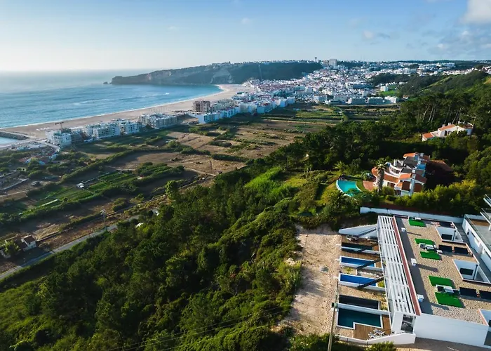 Апартаменты Ocean Views - New Private With Pool & Sea Views Назаре